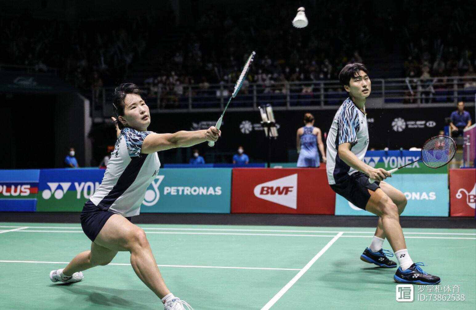 泰国队逆转印尼队，黄鸭组合统治全场